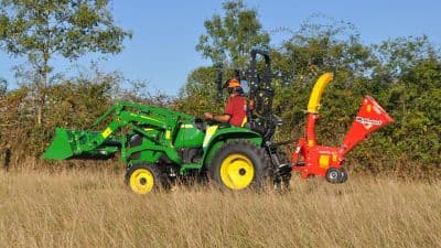 broyeur de végétaux sur tracteur
