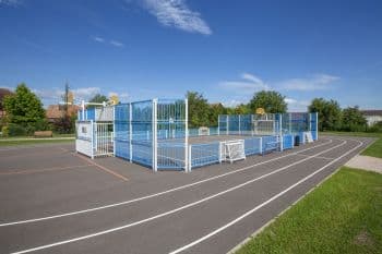 city stade avec piste d'athlétisme