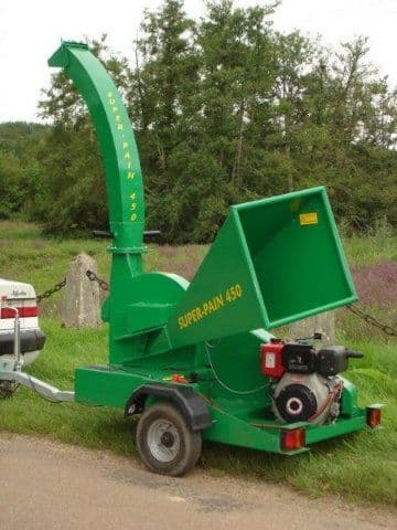 Broyeur de végétaux tractable